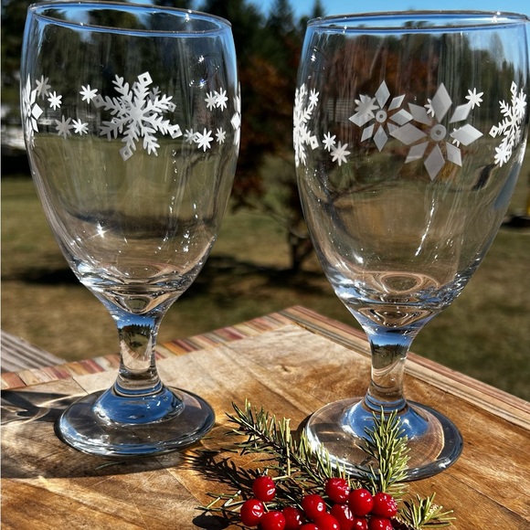 Christmas Snowflake Water Goblets Libbey  Set of 2 - Picture 5 of 7